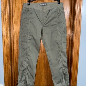 Eddie Bauer Laid Back Twill capri Pants Womens Size 10 Green